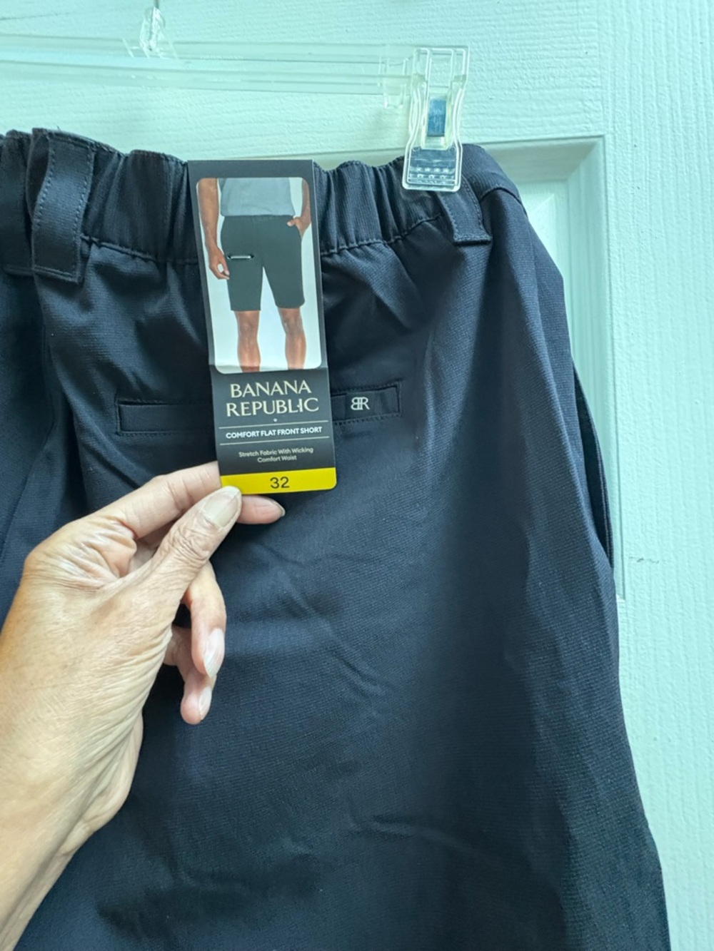 NWT Banana Republic Men's Flat-Front Shorts
Black Size 32 - Picture 5 of 7